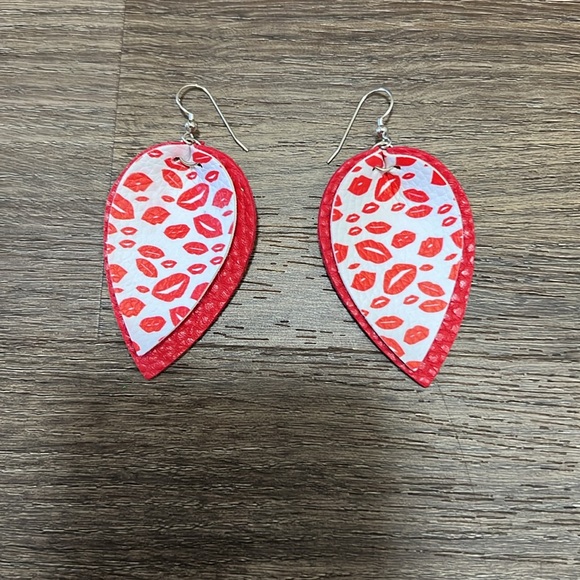 Red earrings - Picture 3 of 3
